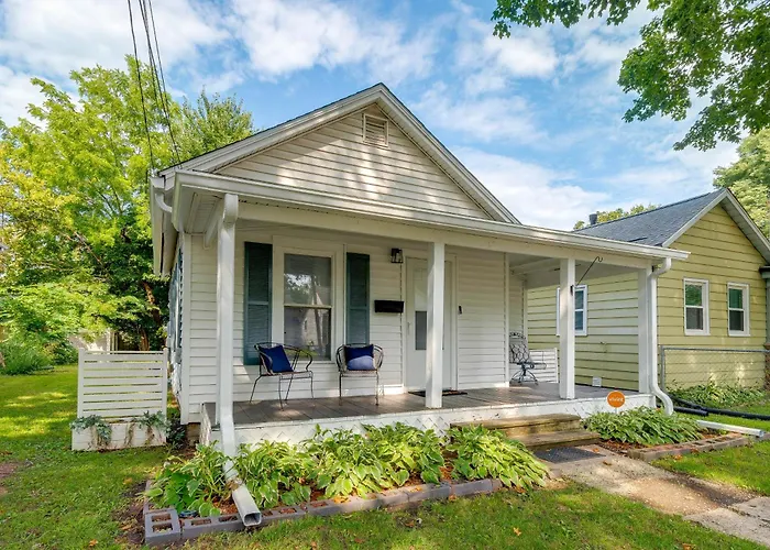 Cozy 3-bedroom Close To Isu & Iwu, Sleeps 6 Ferienhaus Bloomington