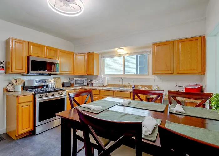 Ferienhaus Cozy 3-bedroom Close To Isu & Iwu, Sleeps 6 Bloomington