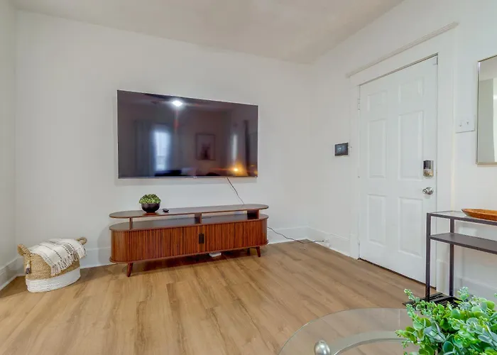 Cozy 3-bedroom Close To Isu & Iwu, Sleeps 6