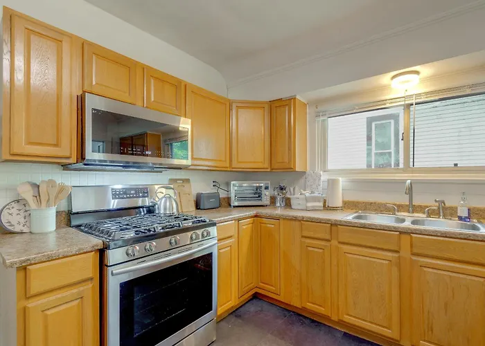 Cozy 3-bedroom Close To Isu & Iwu, Sleeps 6 Ferienhaus *