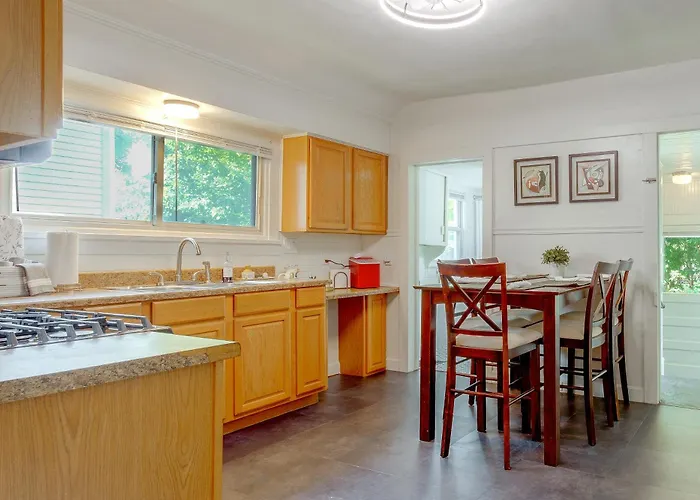 Cozy 3-bedroom Close To Isu & Iwu, Sleeps 6 Сasa de vacaciones *