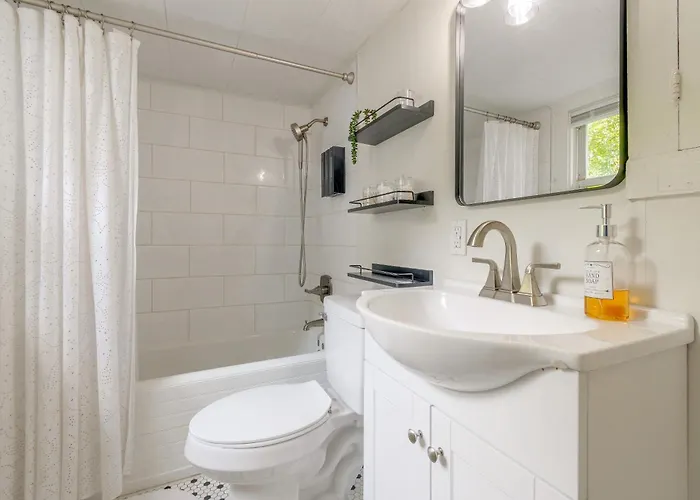 Cozy 3-bedroom Close To Isu & Iwu, Sleeps 6 Сasa de vacaciones