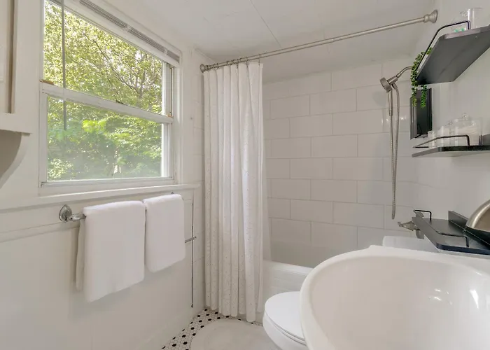 Cozy 3-bedroom Close To Isu & Iwu, Sleeps 6 Сasa de vacaciones Bloomington