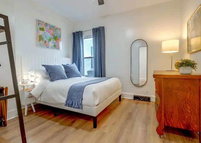 Cozy 3-bedroom Close To Isu & Iwu, Sleeps 6 Ferienhaus Bloomington