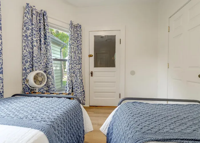 Cozy 3-bedroom Close To Isu & Iwu, Sleeps 6 Ferienhaus Bloomington
