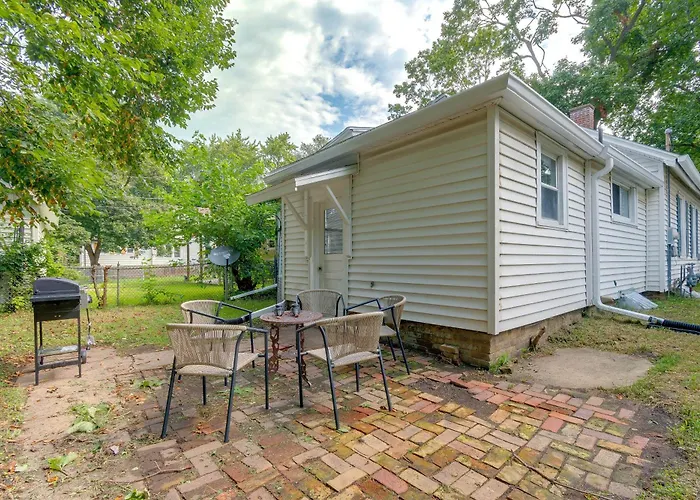 Cozy 3-bedroom Close To Isu & Iwu, Sleeps 6 Bloomington