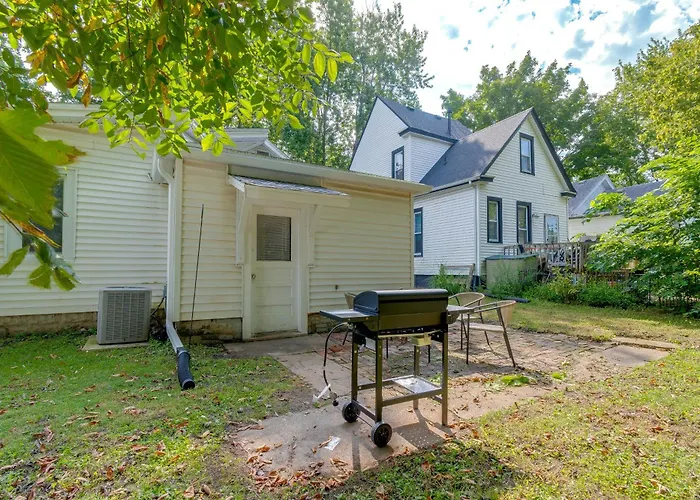 Cozy 3-bedroom Close To Isu & Iwu, Sleeps 6 * Bloomington