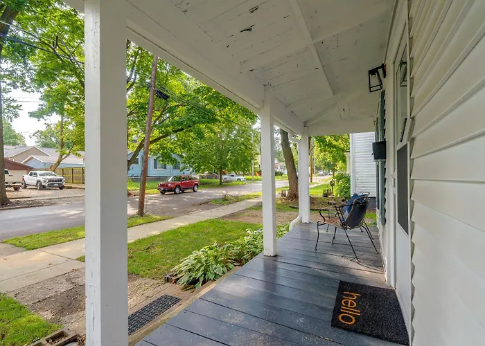 Сasa de vacaciones Cozy 3-bedroom Close To Isu & Iwu, Sleeps 6 Bloomington