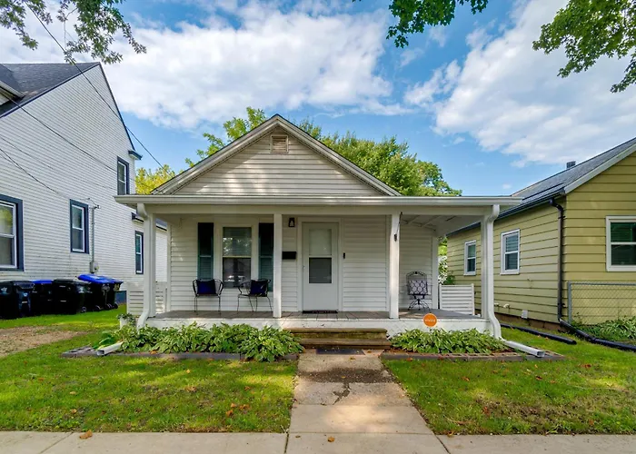 Cozy 3-bedroom Close To Isu & Iwu, Sleeps 6 *